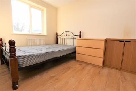 Property to rent, Westminster Drive, Palmers Green N13