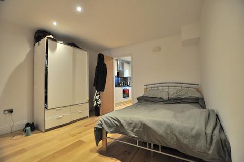 1 bedroom flat to rent, Bethnal Green Road, London E2