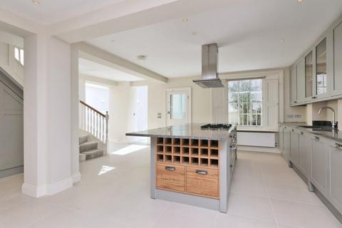 4 bedroom terraced house to rent, Chalcot Crescent, London, NW1