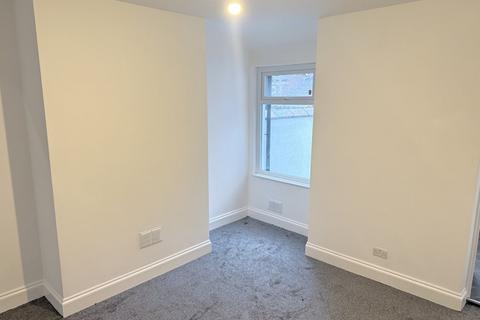 2 bedroom terraced house to rent, Nolan Street, Harpurhey