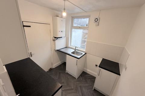 2 bedroom terraced house to rent, Nolan Street, Harpurhey