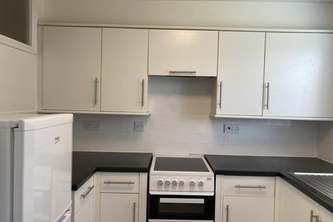 2 bedroom flat to rent, Lupin Drive, Chelmsford CM1