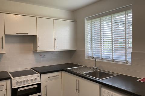 2 bedroom flat to rent, Lupin Drive, Chelmsford CM1