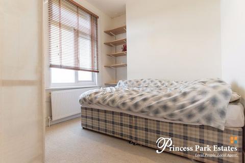 2 bedroom flat to rent, London N11