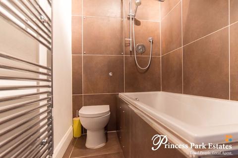 2 bedroom flat to rent, London N11