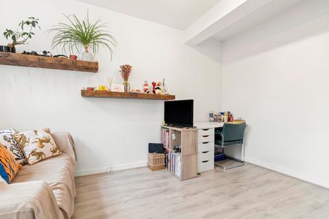 1 bedroom flat to rent, Henson Court, Highbury Grange, London