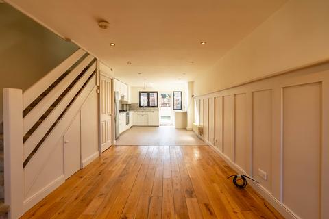 3 bedroom semi-detached house to rent, London N11
