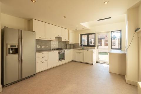 3 bedroom semi-detached house to rent, London N11