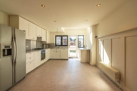 3 bedroom semi-detached house to rent, London N11