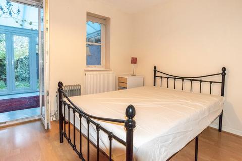 5 bedroom terraced house to rent, London N11