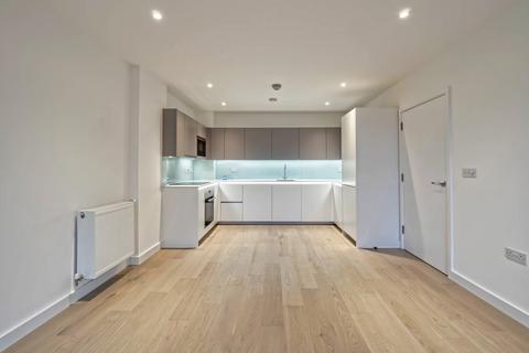 2 bedroom flat to rent, London  N11