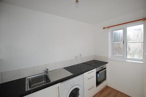 1 bedroom flat to rent, Blakes Avenue, Witney, Oxon, OX28 3UD