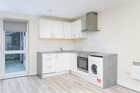 Studio to rent, Lower Addiscombe Road, Addiscombe