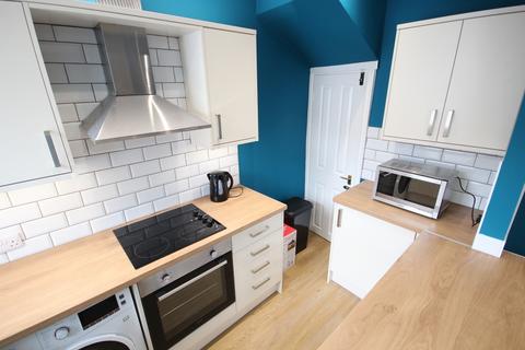 2 bedroom terraced house to rent, Trelawn Avenue, Headingley, Leeds, West Yorkshire