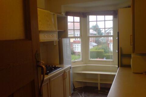 3 bedroom flat to rent, Lowther Road, Charminster