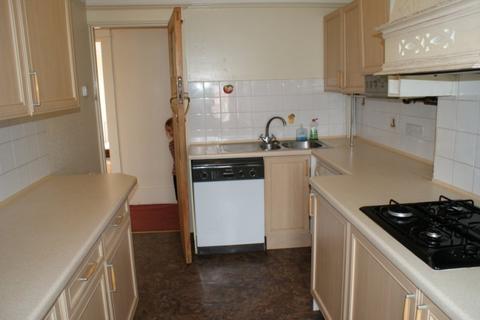 3 bedroom flat to rent, Lowther Road, Charminster