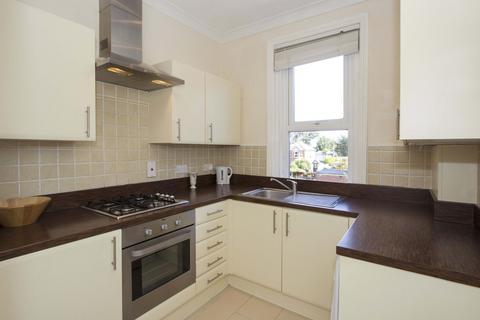 3 bedroom flat to rent, Talbot Road, Winton