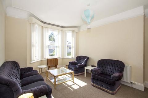 3 bedroom flat to rent, Talbot Road, Winton