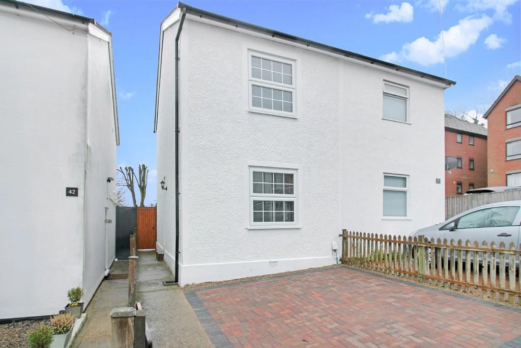 Ranelagh Road, Redhill 3 bed semidetached house £1,850 pcm (£427 pw)