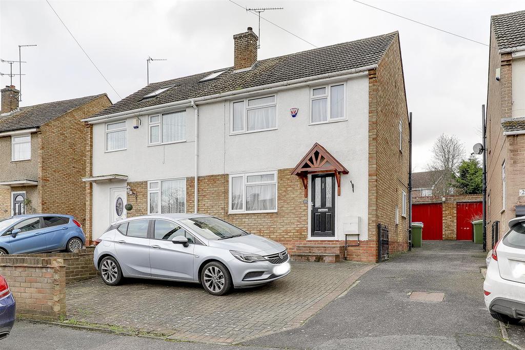Cherryfields, SITTINGBOURNE 2 bed semidetached house £260,000