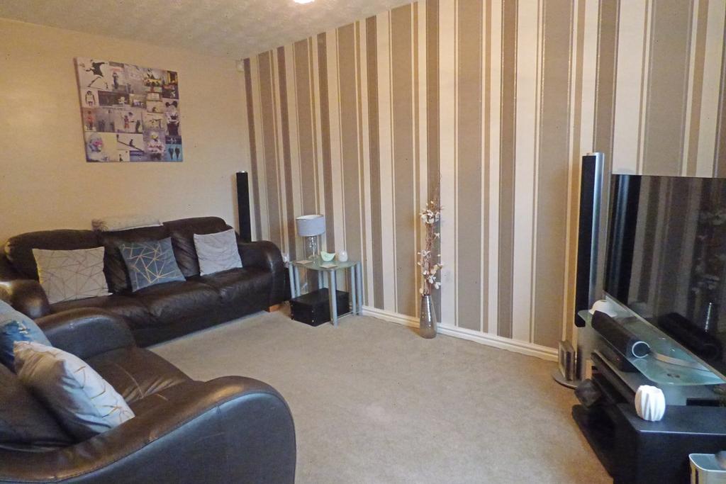Penshurst Way, Maple Park, Nuneaton, CV11 2 bed semidetached house £