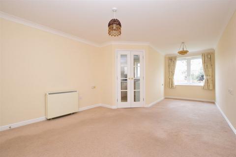 1 bedroom flat for sale, London Road, Redhill, Surrey