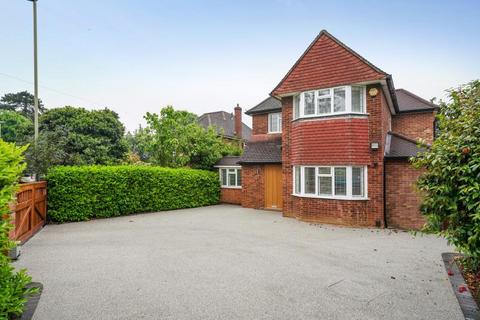 4 bedroom detached house to rent - Sidney Road, Walton On Thames, Surrey, KT12 3SB