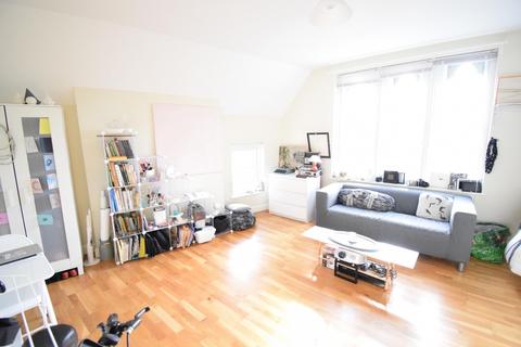 Studio to rent, Cathedral Road, Cardiff