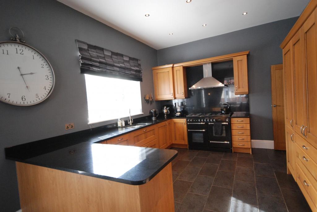 Richmond Avenue, Bill Quay 4 bed bungalow £250,000