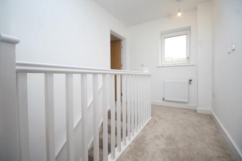 3 bedroom end of terrace house to rent, Harvard Way, Oakgrove