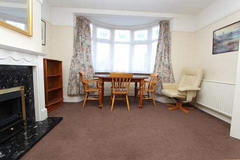 3 bedroom semi-detached house to rent, Court Farm Road, Northolt