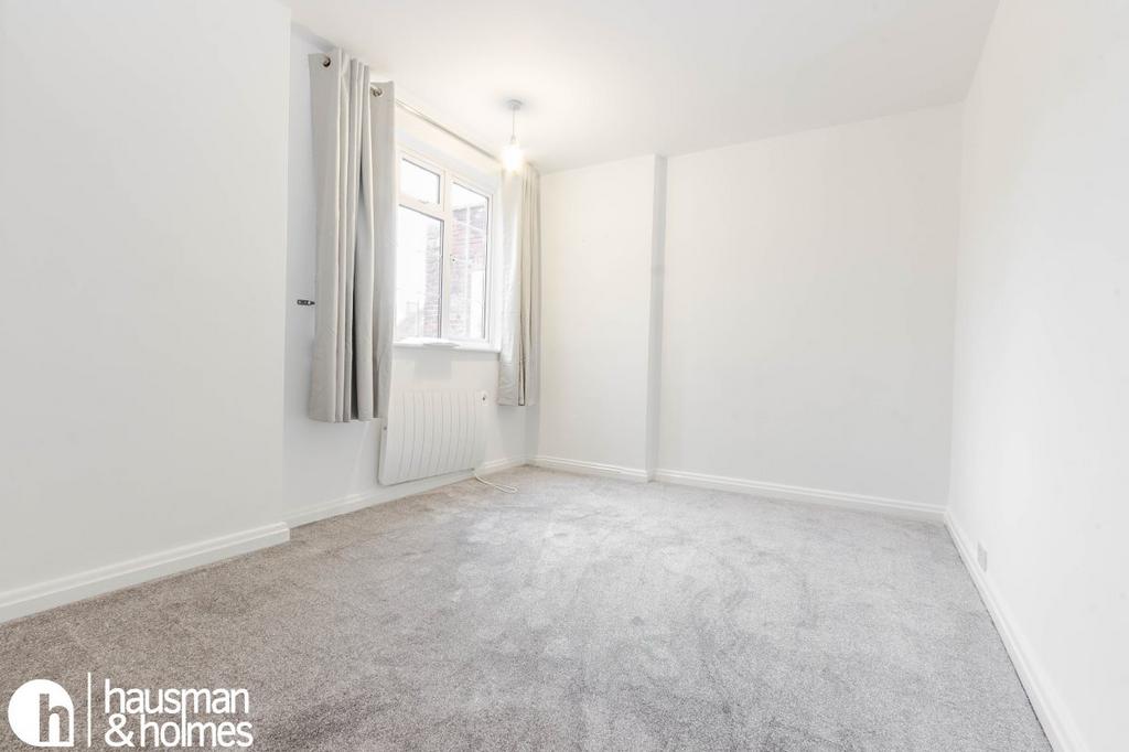 Apartment in Falloden Way - View 3