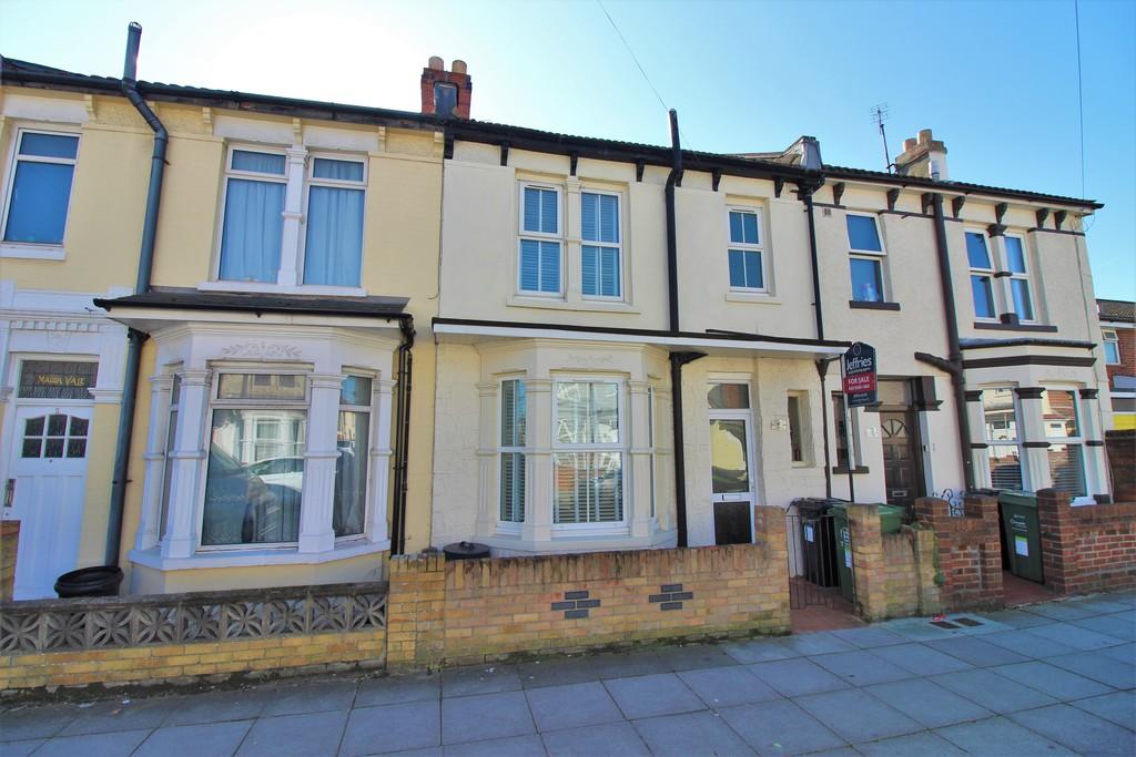 Kendal Avenue, Copnor 3 bed terraced house £228,000