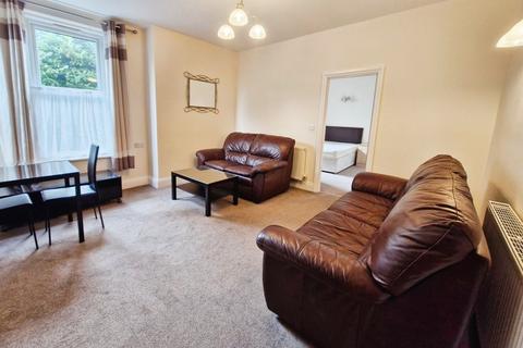 2 bedroom ground floor flat to rent, Woodcroft, Horsforth LS18