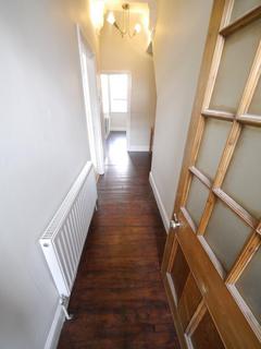 2 bedroom flat to rent, Biddlestone Road, Heaton