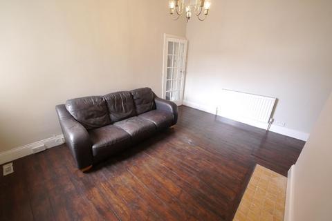 2 bedroom flat to rent, Biddlestone Road, Heaton