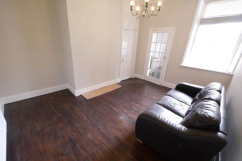 2 bedroom flat to rent, Biddlestone Road, Heaton