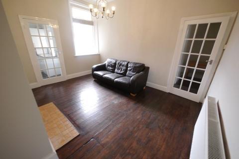 2 bedroom flat to rent, Biddlestone Road, Heaton