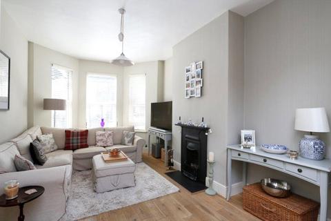 3 bedroom end of terrace house to rent, Ashen Grove, SW19