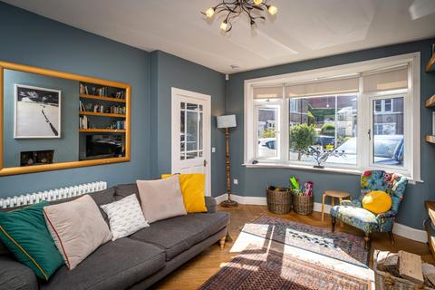 4 Bellevue Grove, Edinburgh, EH7 4DD