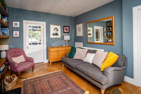 4 Bellevue Grove, Edinburgh, EH7 4DD