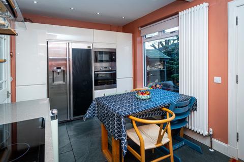 4 Bellevue Grove, Edinburgh, EH7 4DD