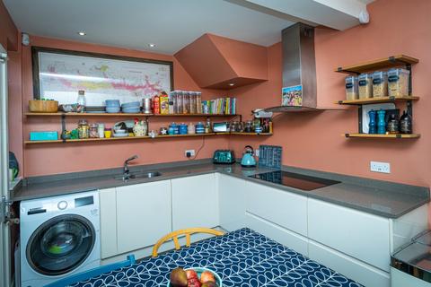 4 Bellevue Grove, Edinburgh, EH7 4DD