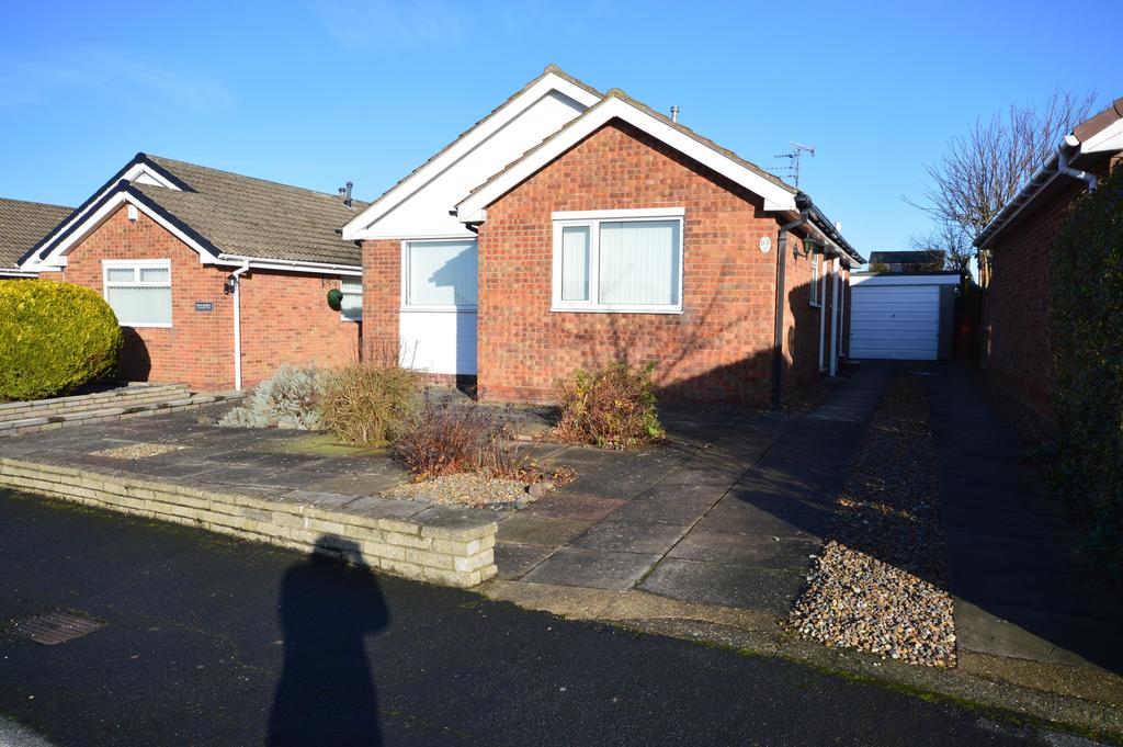 Wooldale Drive, Filey, YO14 9ER 3 bed bungalow £210,000
