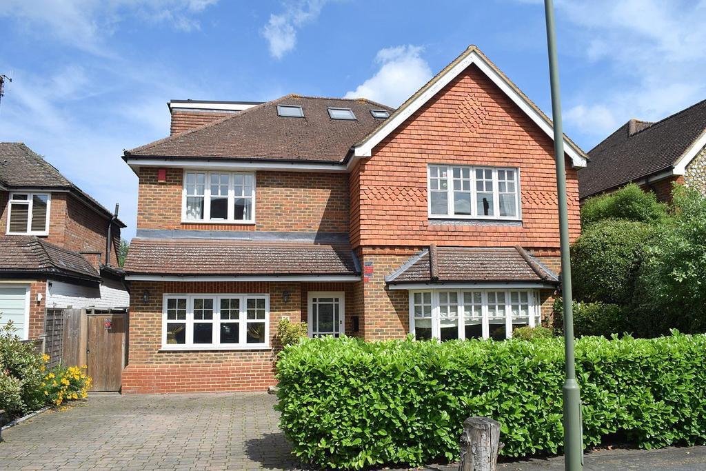 Charlton Avenue, WaltonOnThames, KT12 5 bed detached house £1,450,000