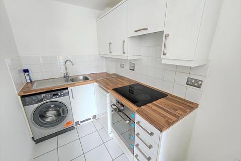 1 bedroom apartment to rent, Wooldridge Close, Bedfont