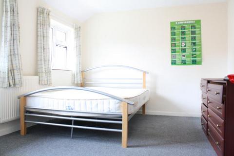 5 bedroom end of terrace house to rent, Pond Meadow, Guildford, Surrey, GU2