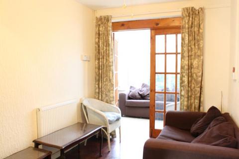 5 bedroom end of terrace house to rent, Pond Meadow, Guildford, Surrey, GU2