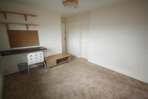5 bedroom semi-detached house to rent - Hunts Close, Guildford, GU2