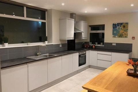 6 bedroom terraced house to rent - One Room Available Now in Student House Share, L15